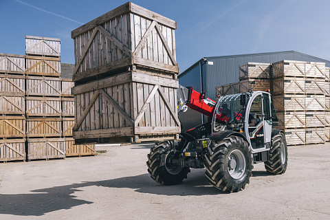 Massey Ferguson выпустил новую линейку телескопических погрузчиков MF TH